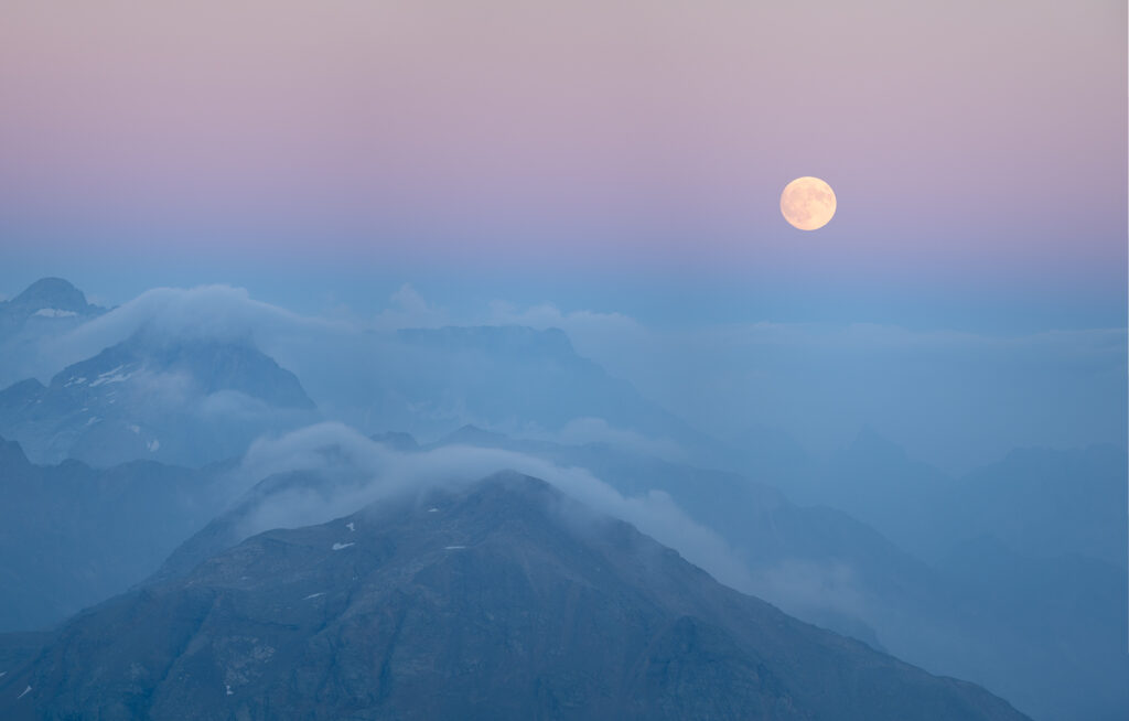 Vollmond in den Bergen